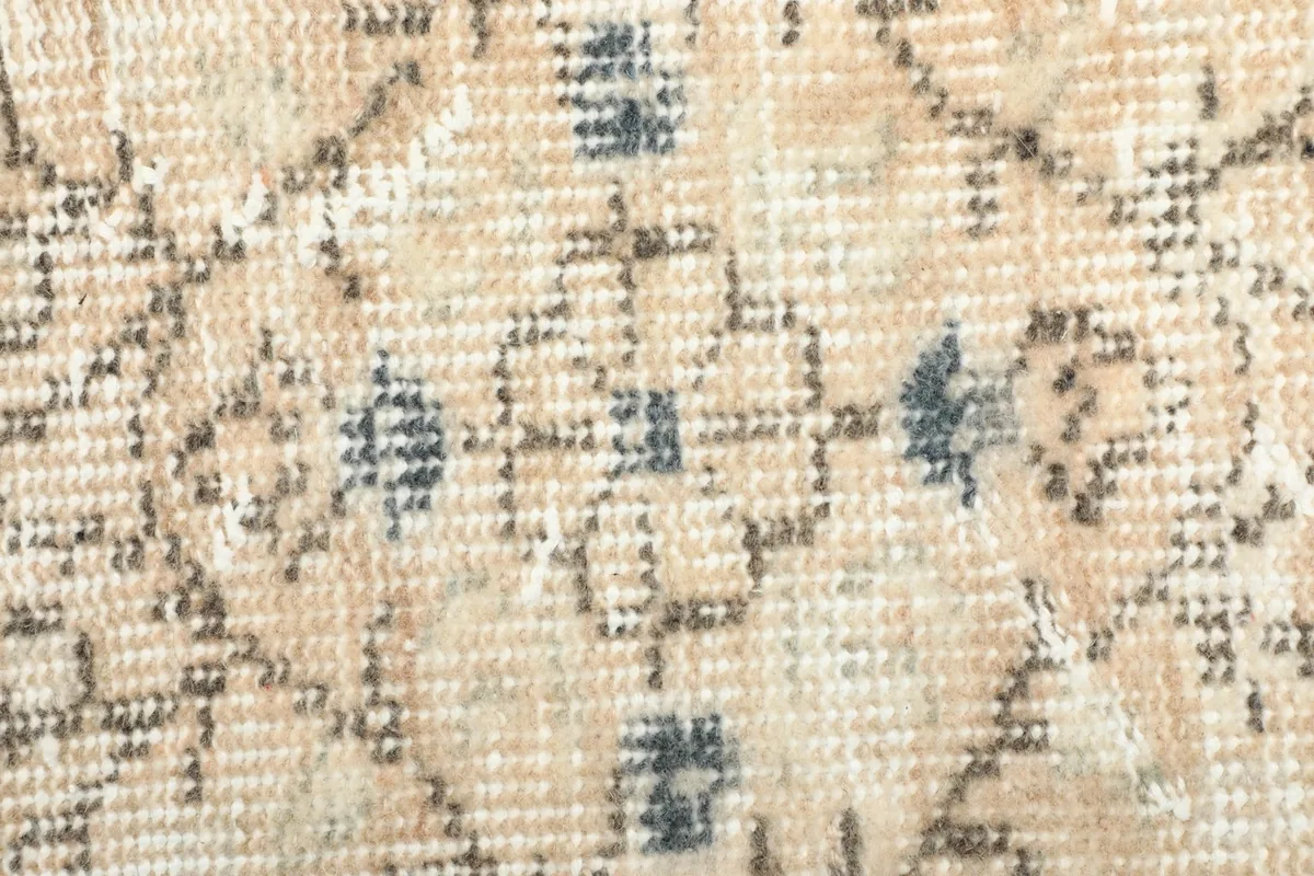 Close-up of the low wool pile, revealing the hand-knotted texture and subtle color variations.