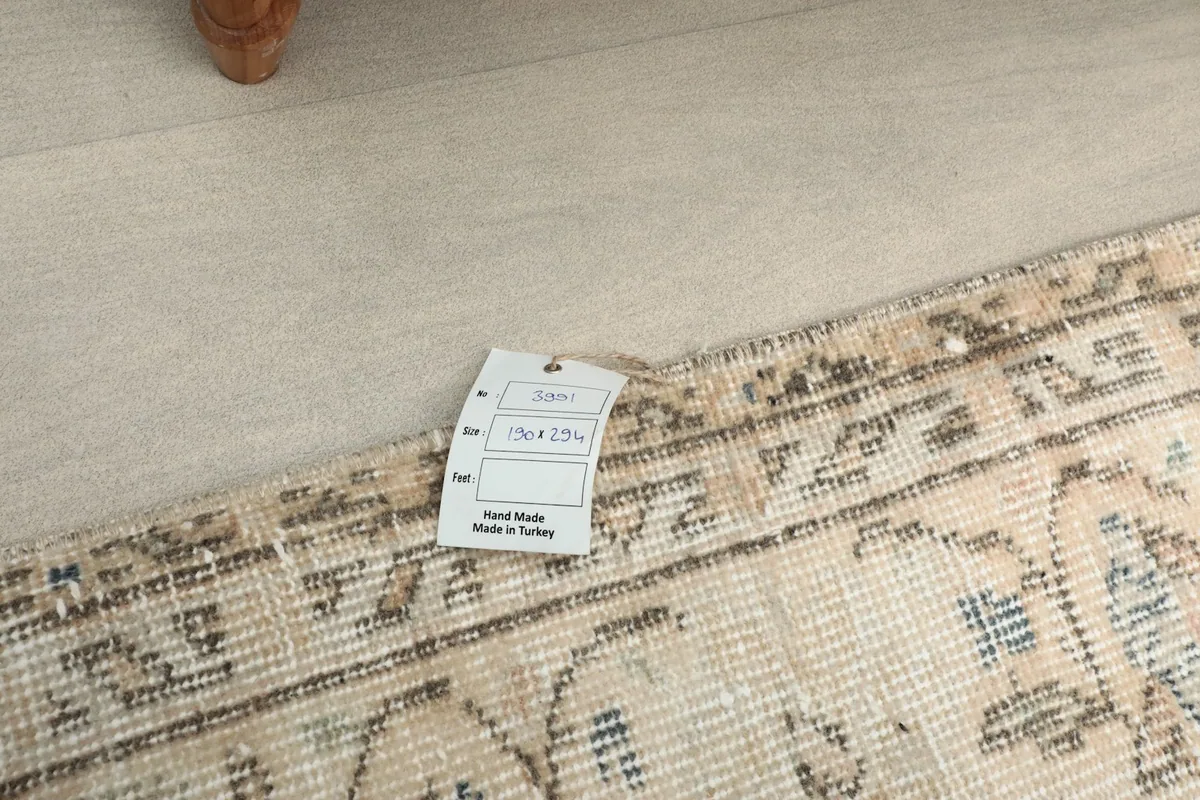 Rug's edge with a tag showing 'Hand Made in Turkey', confirming its origin and craftsmanship.