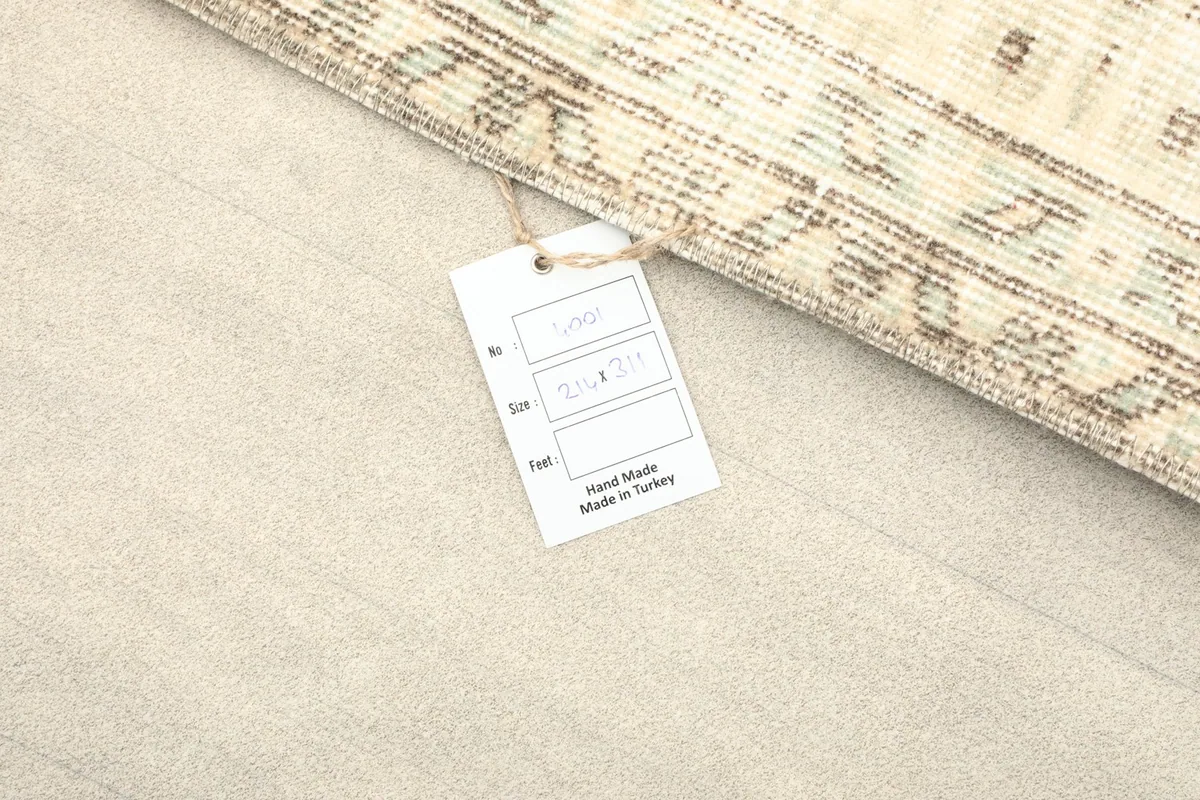 Close-up of the rug's corner with the product tag showing size details.