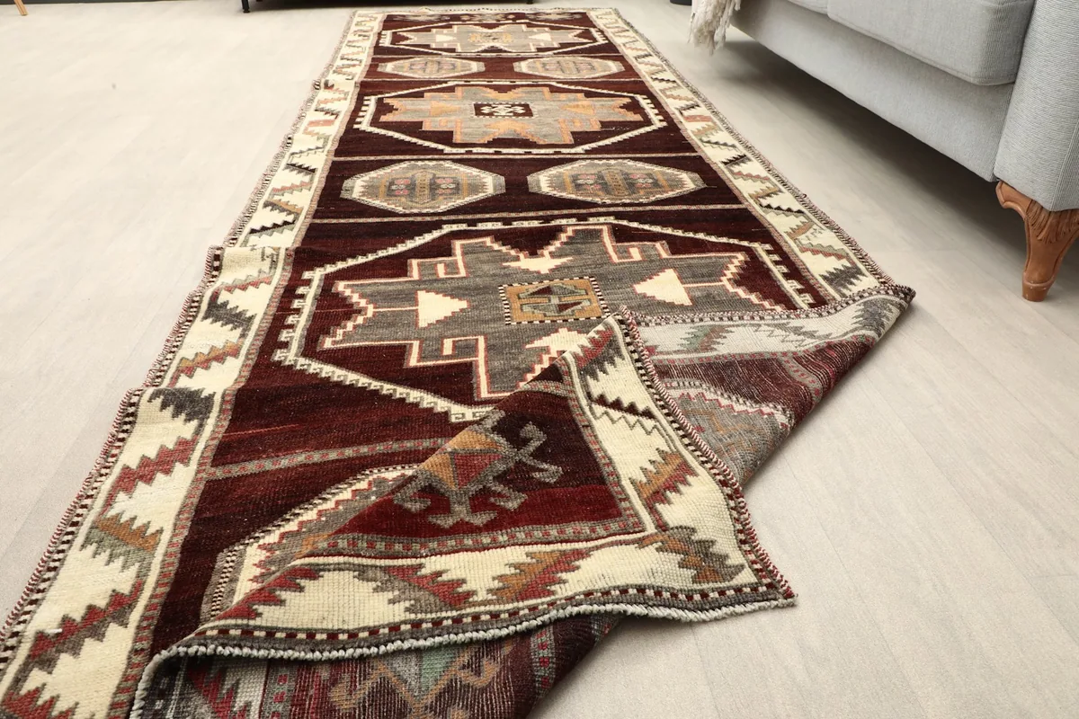 Close-up of the low wool pile texture and the varied colors in the vintage runner