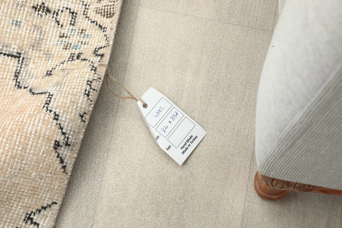 Product tag with size and origin information next to the rug