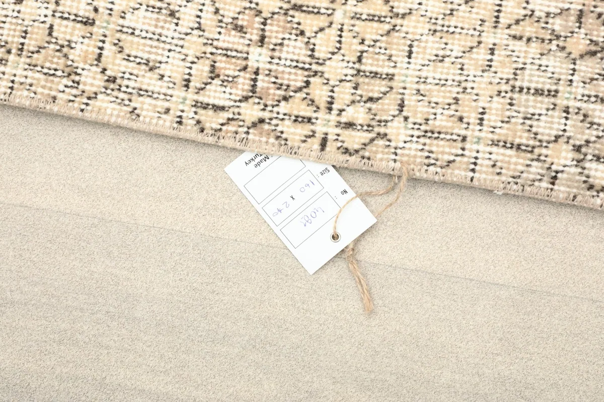 Product tag on the rug, displaying size and origin information
