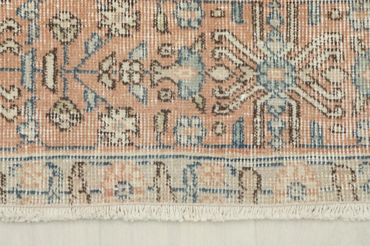 Close-up of the rust border and a small section of fringe