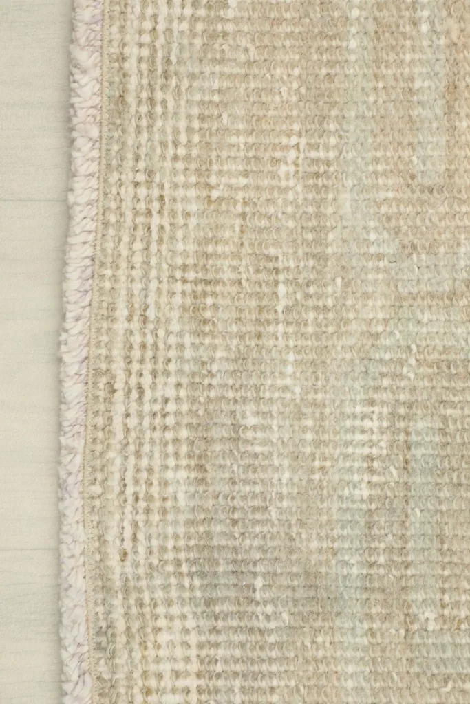Close-up of the rug's short fringe and the tightly woven edge