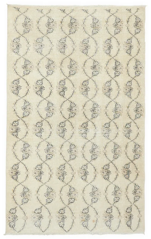 Full top view of the 4'9" x 7'9" ivory and gray floral vintage Anatolian rug