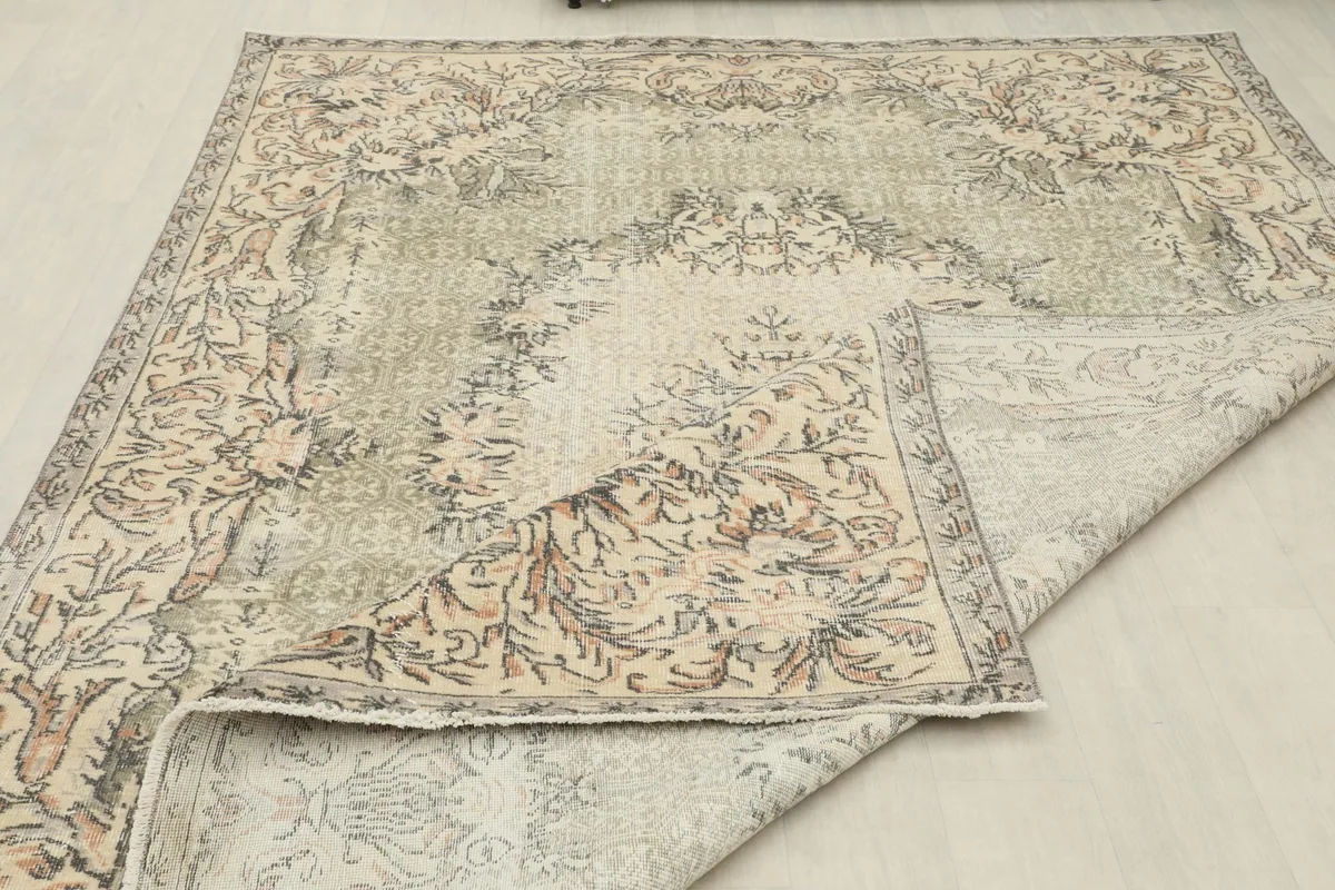 View of the rug's underside and folded edge, revealing the cotton foundation.