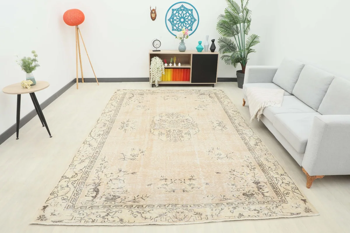 Wide shot of the ivory and gray vintage rug in a modern living room setting