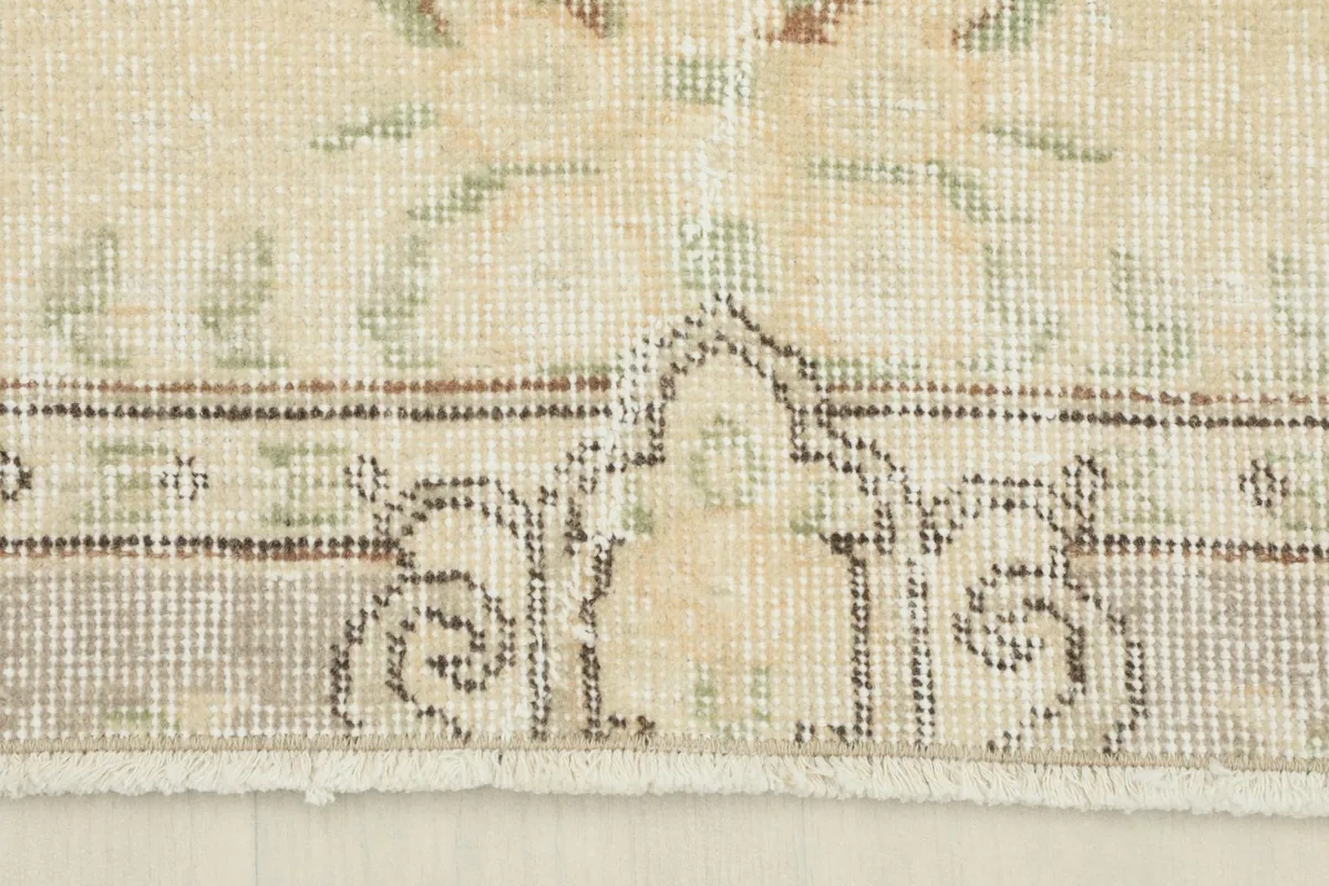 Detail of the rug's gray border design and edge finishing