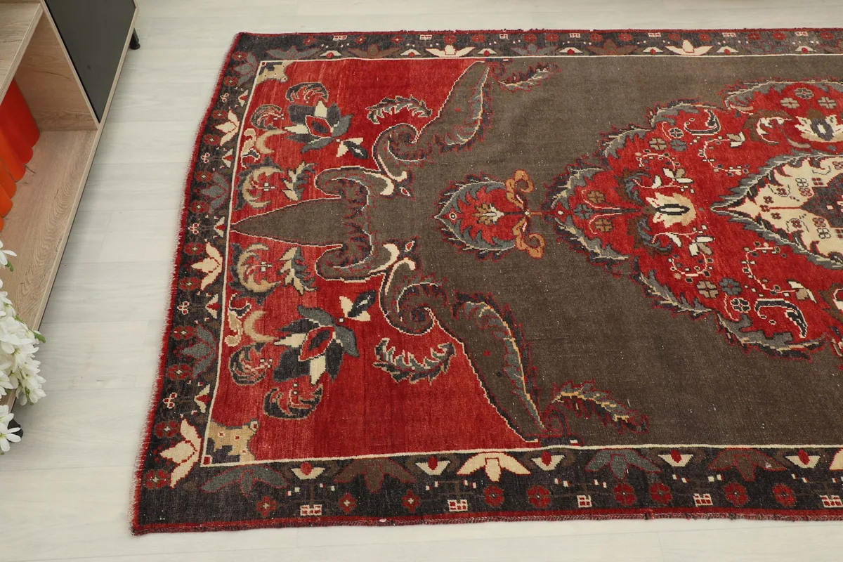 Angled view highlighting the red end panel with stylized motifs and the dark border