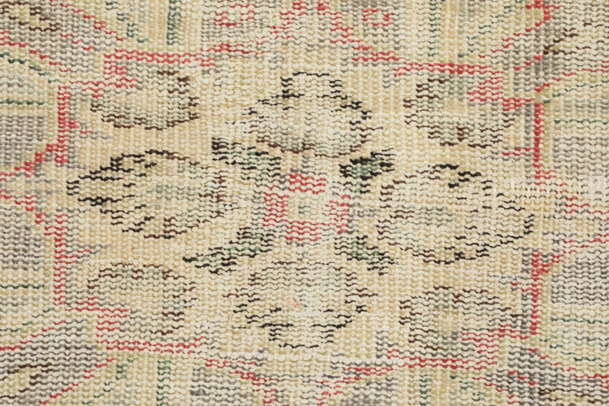 Underside view of the hand-knotted wool pile on cotton foundation