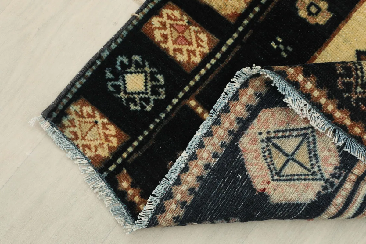 Close-up of the back of the rug and the fringe, displaying the cotton foundation.