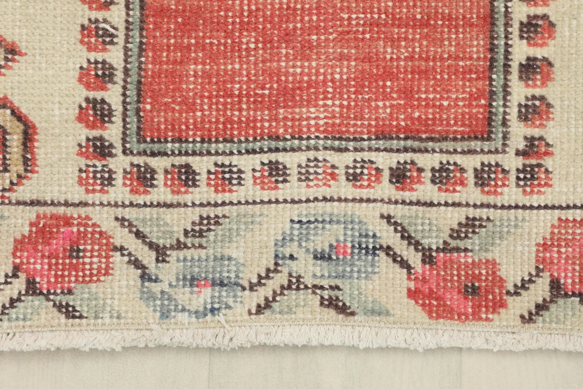 Rust Ivory Medallion Anatolian Rug close-up of the border pattern and fringe