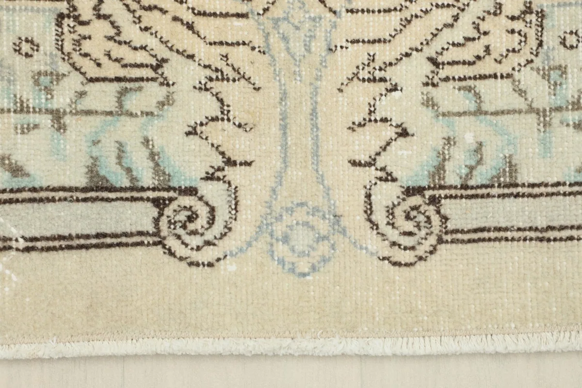 Detail of the rug's edge, showcasing the outer border design and fringe