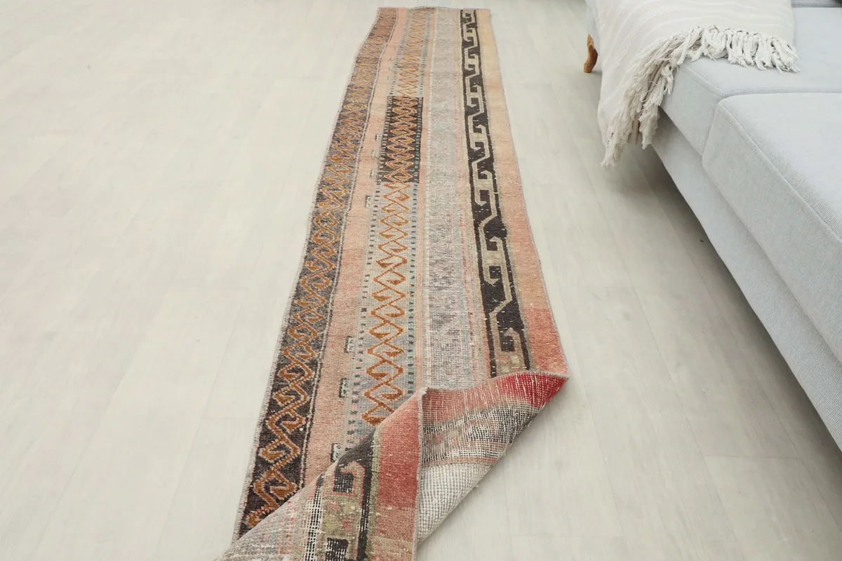 View of the runner folded at one end, showing the reverse side and cotton foundation