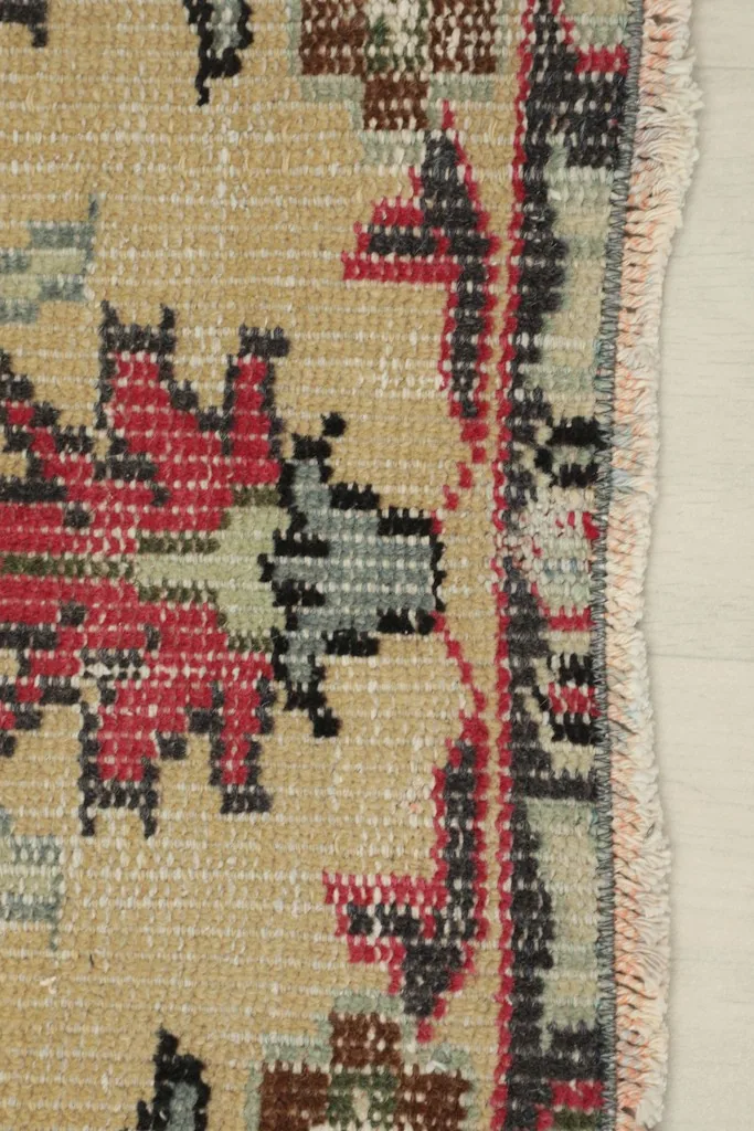 Close-up of the rug's edge, showing the short fringe and the integrity of the weaving