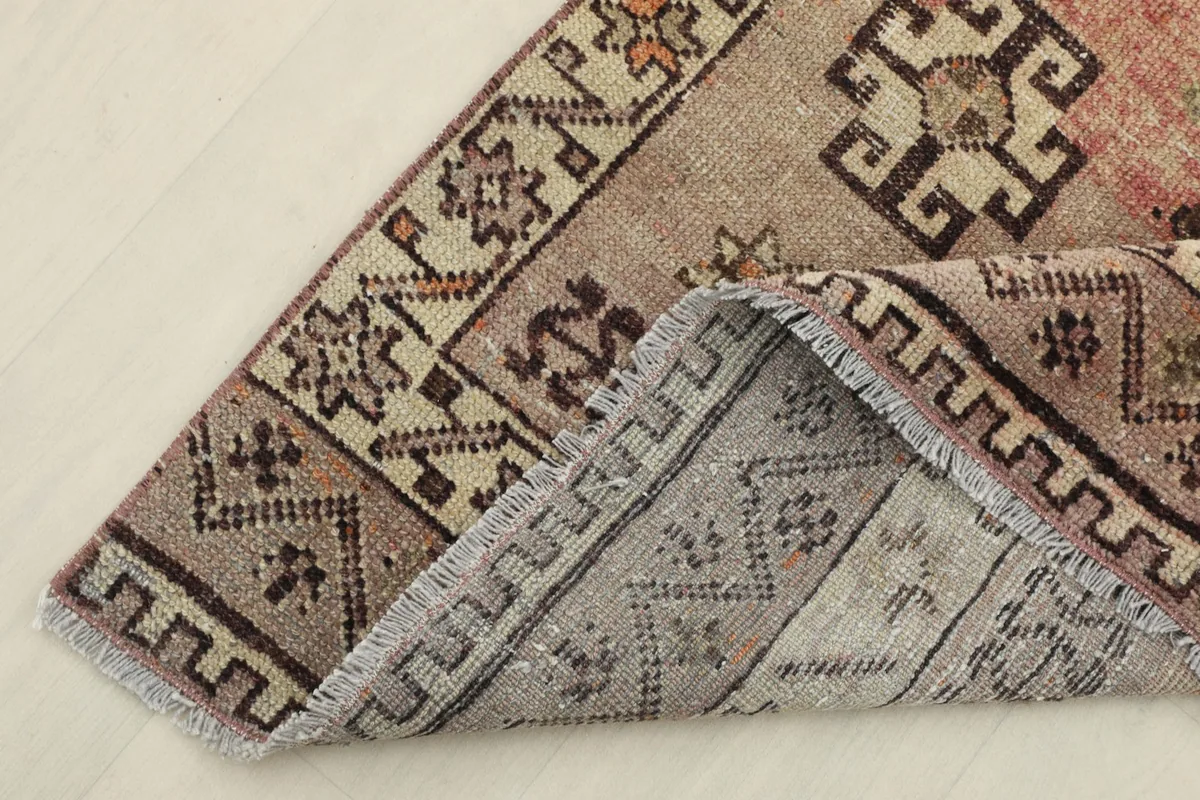 Corner of the runner folded back, revealing the cotton foundation
