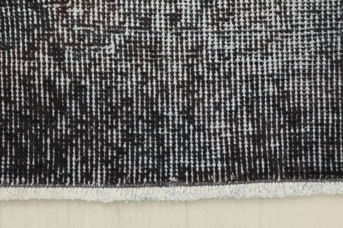 Detailed view of the short, subtle fringe along the edge of the hand-knotted vintage runner.