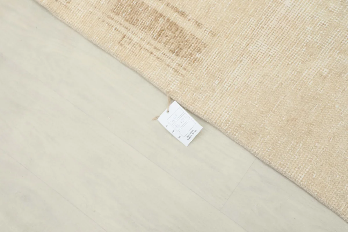 Overhead view of the runner with a small white tag on the floor next to it.