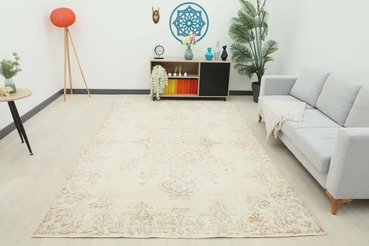 Wide shot of the ivory and tan vintage rug in a living room environment