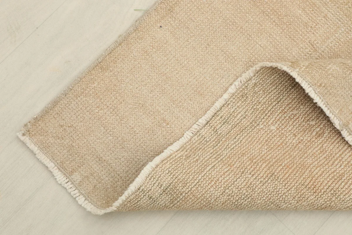 View of the cotton foundation and the reverse side of the hand-knotted vintage runner.