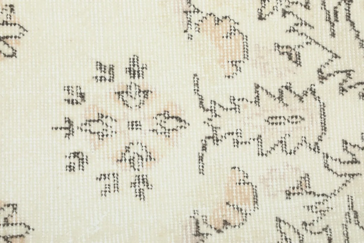 Close-up of the hand-knotted wool pile, showing individual knots and color blend.