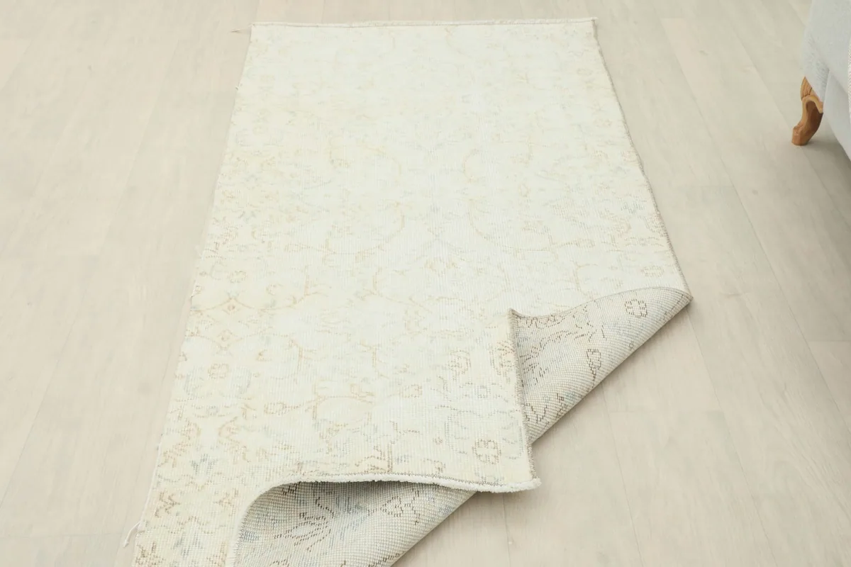 The runner with one corner folded back, revealing the reverse side and thickness.