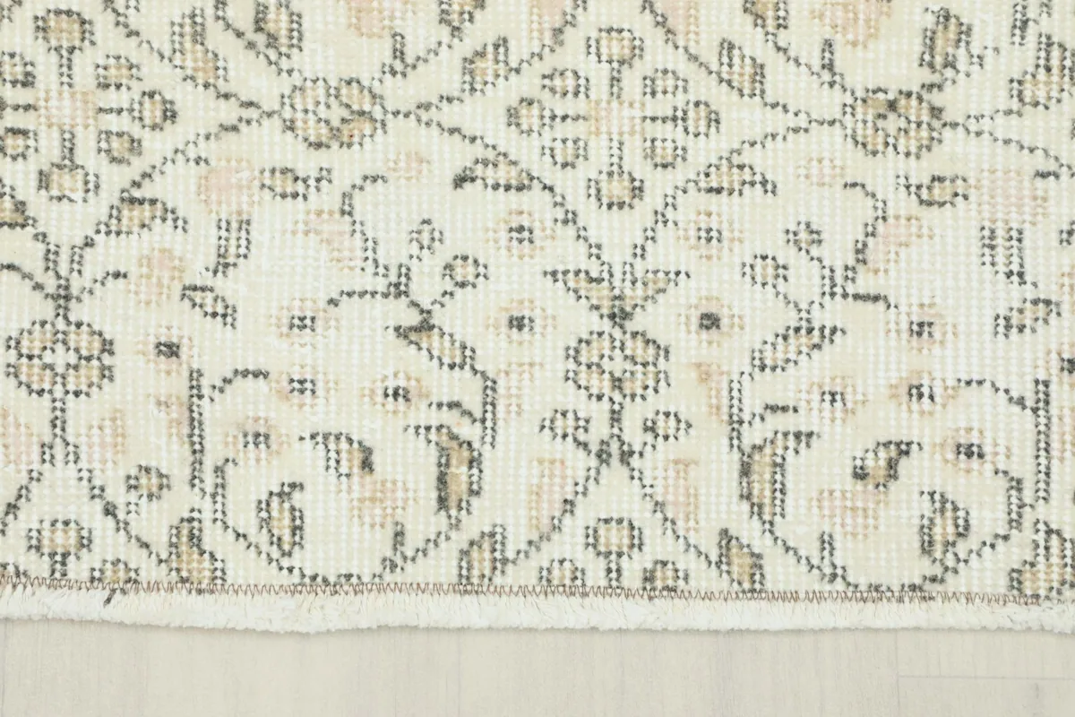 Close-up of the low wool pile and the intricate knotting, showing the rug's texture and craftsmanship
