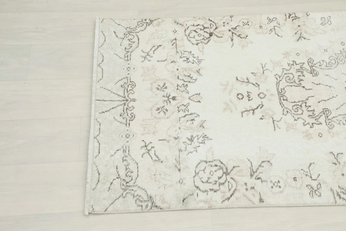 Close-up of the lower left corner of the vintage runner, highlighting the border design