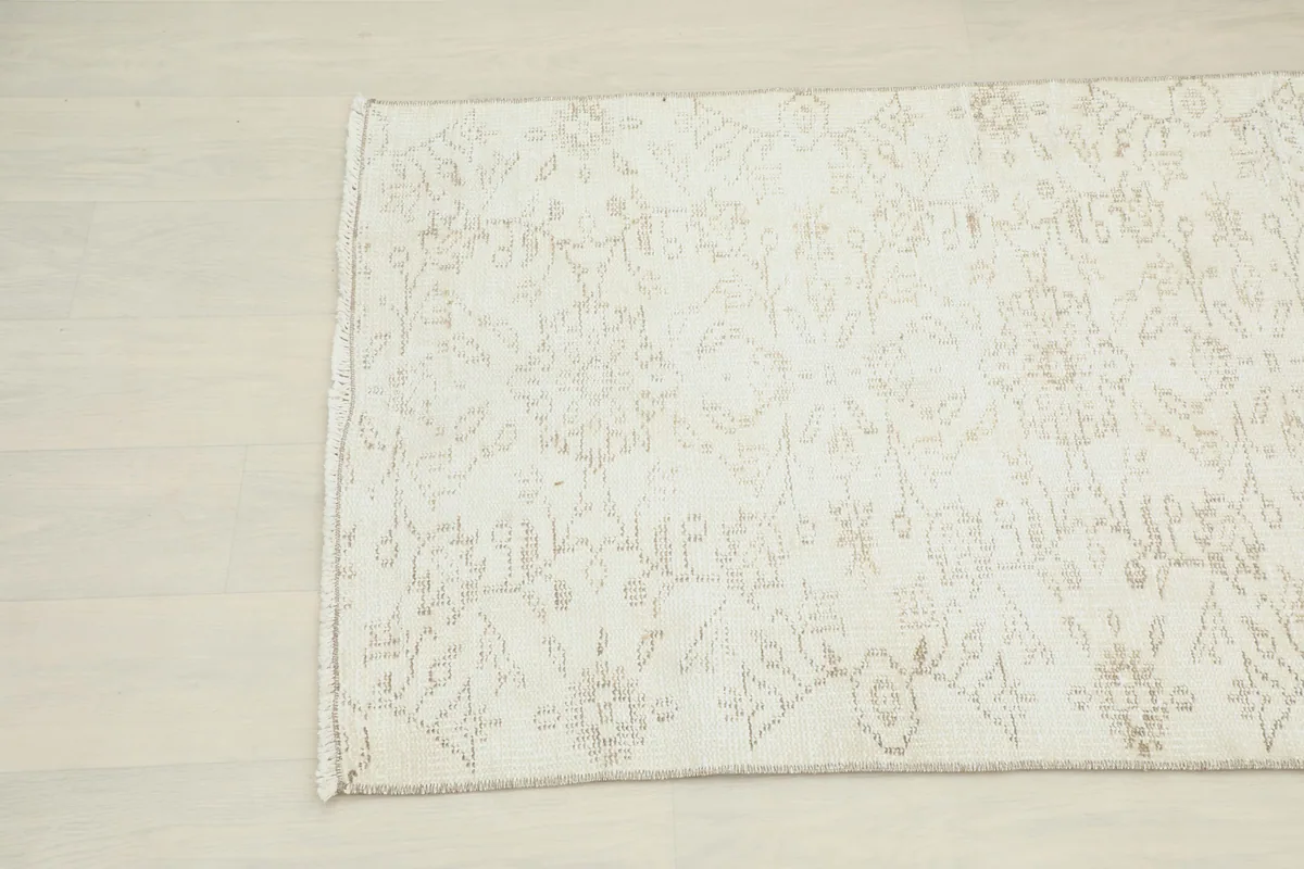 Ivory Floral Anatolian Runner, close-up corner view showing the delicate pattern and finished edge.