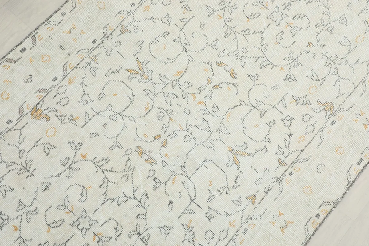 Detailed view of the central cream field with gray and gold floral motifs