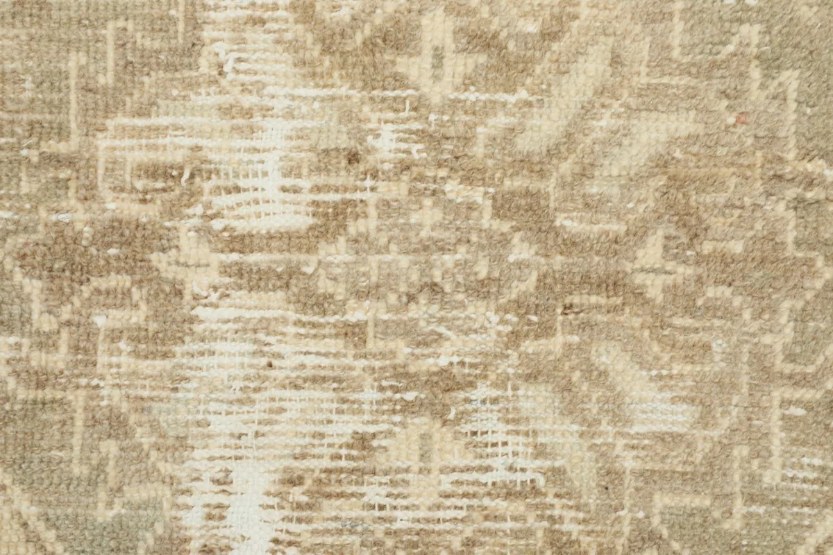 Extreme close-up of the low wool pile and hand-knotted texture with color variation