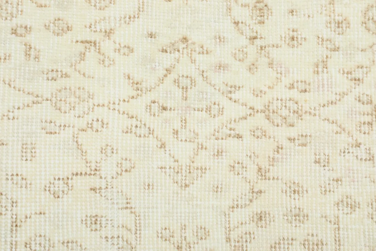 Close-up of the low wool pile showing the hand-knotted texture and tan patterns