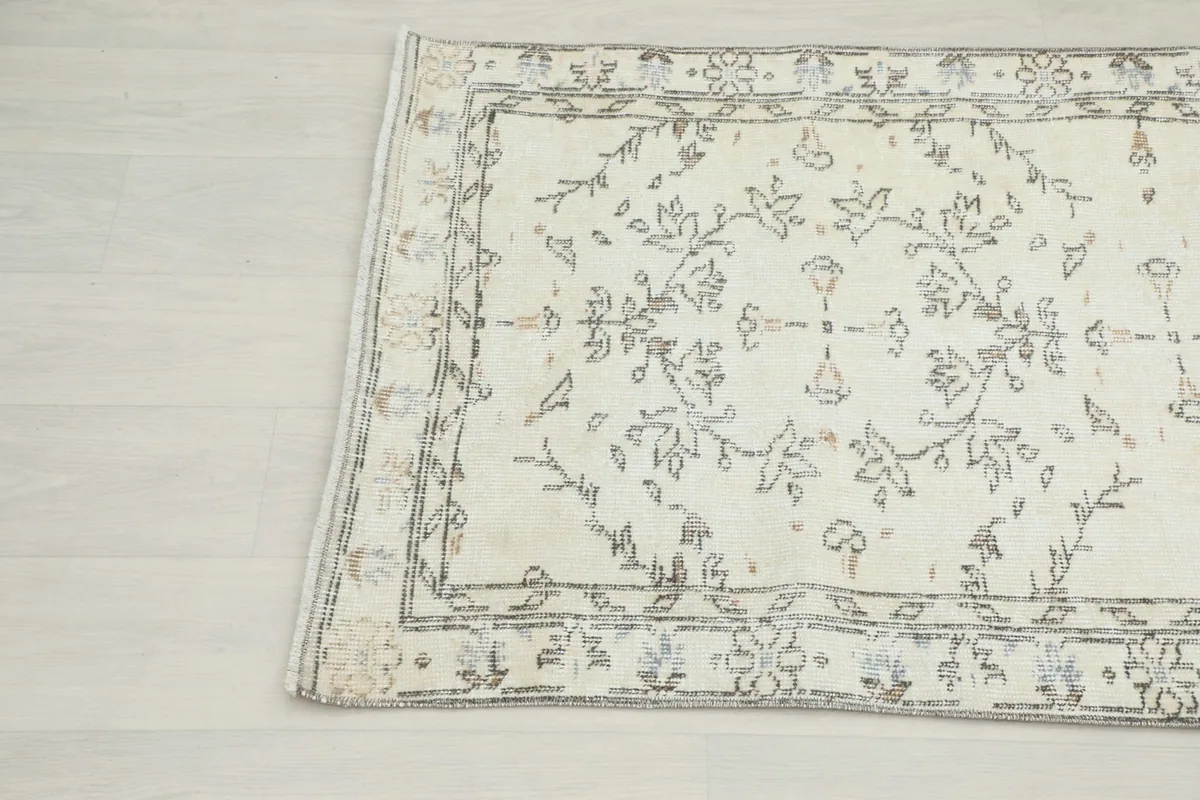 Corner view of the hand-knotted rug, highlighting the border design and overall pattern