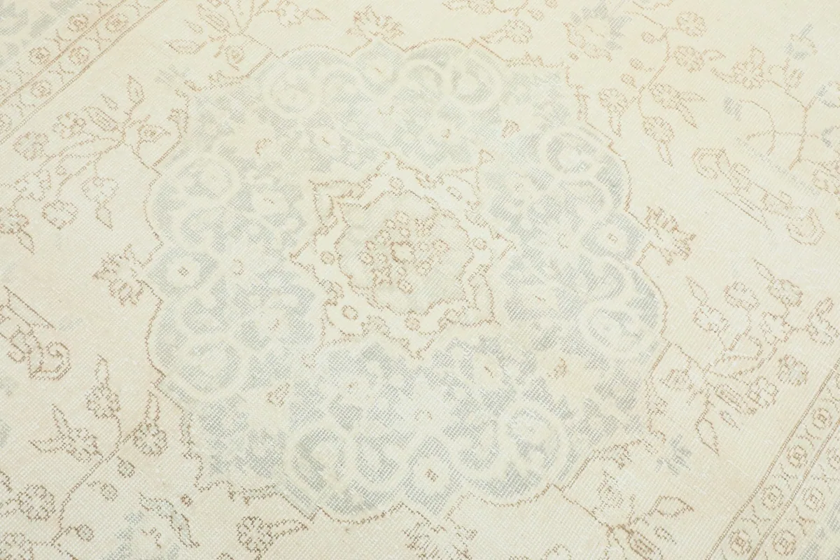 Detailed view of the central gray medallion and surrounding ivory field patterns