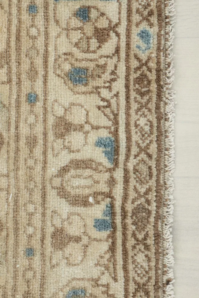Detail of the rug's border pattern and fringe along the edge