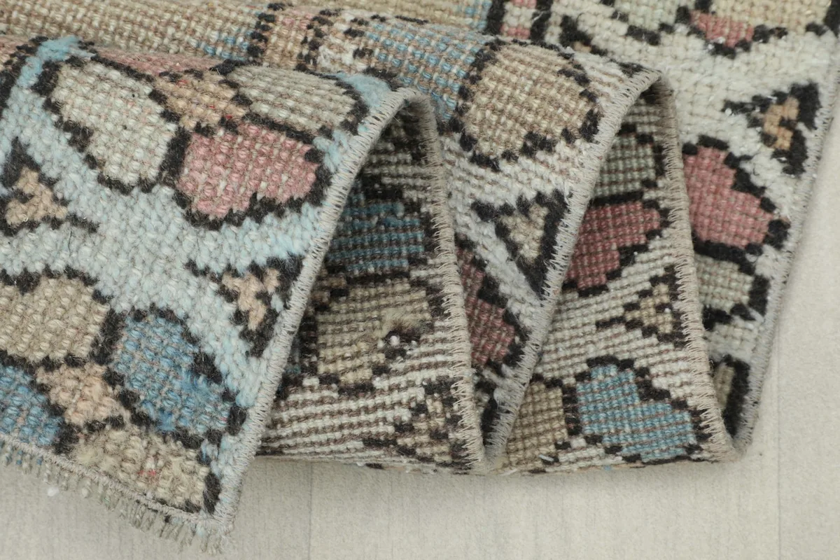 Close-up of the rug's pile and texture, highlighting the wool fibers and color blending.