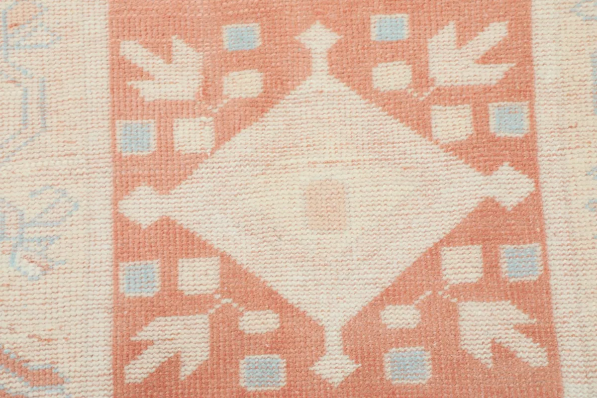 Close-up of a diamond motif within the rose central band, highlighting subtle blue accents