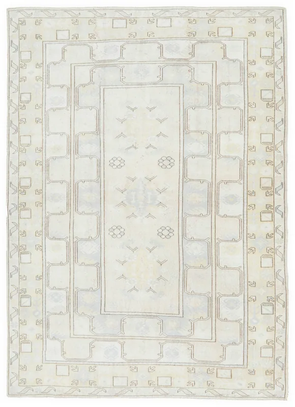 Full top view of the 6'9" x 9'3" ivory and beige vintage Anatolian rug with geometric patterns.