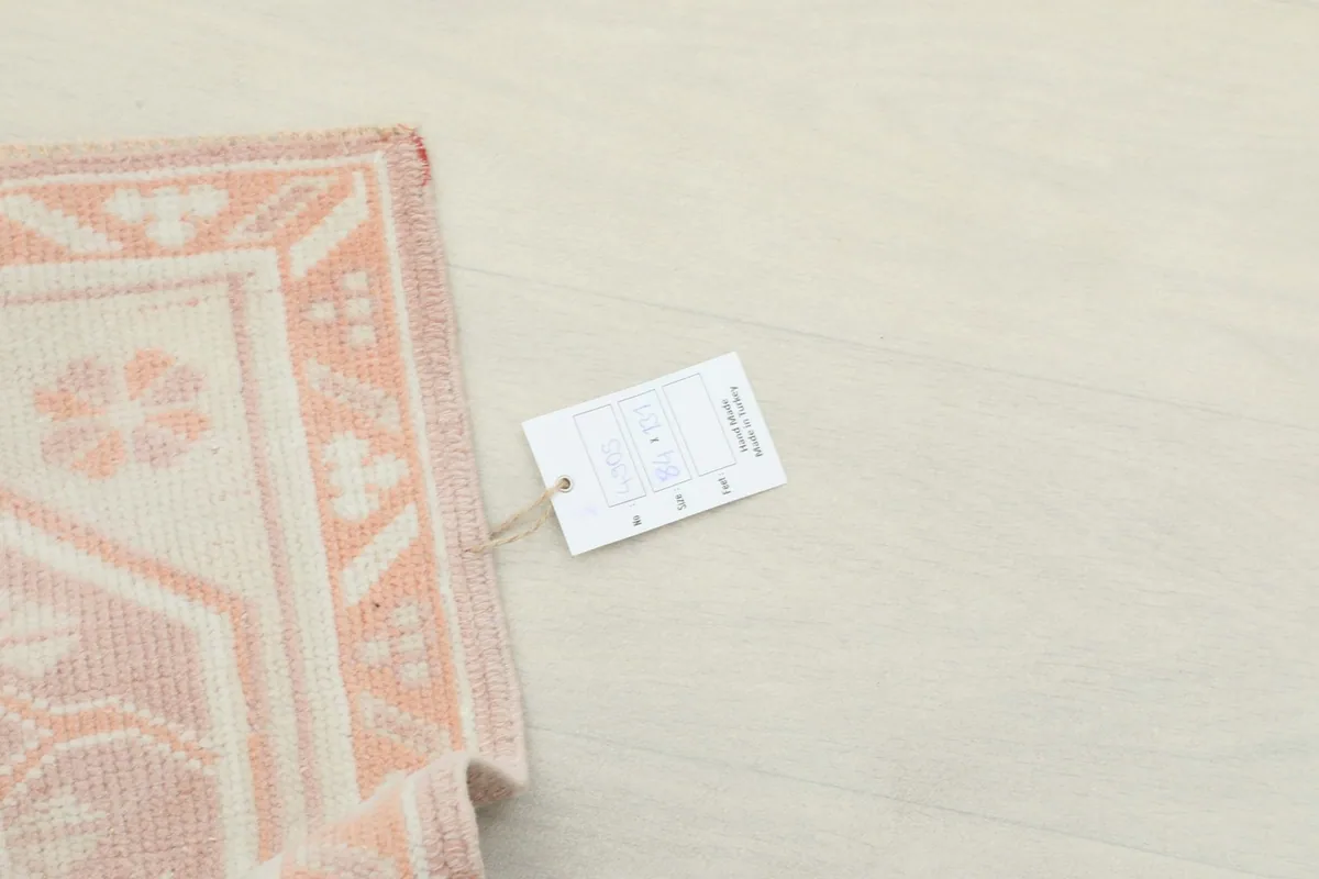 Corner of the rug with the product tag attached, showing the quality control information.