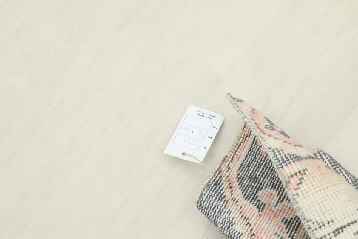Rug corner with a size tag, showing the reverse side's weave