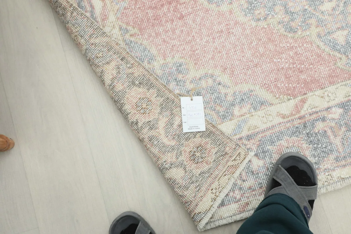 Underside view of the runner's corner, showing the tightly woven cotton foundation and label.