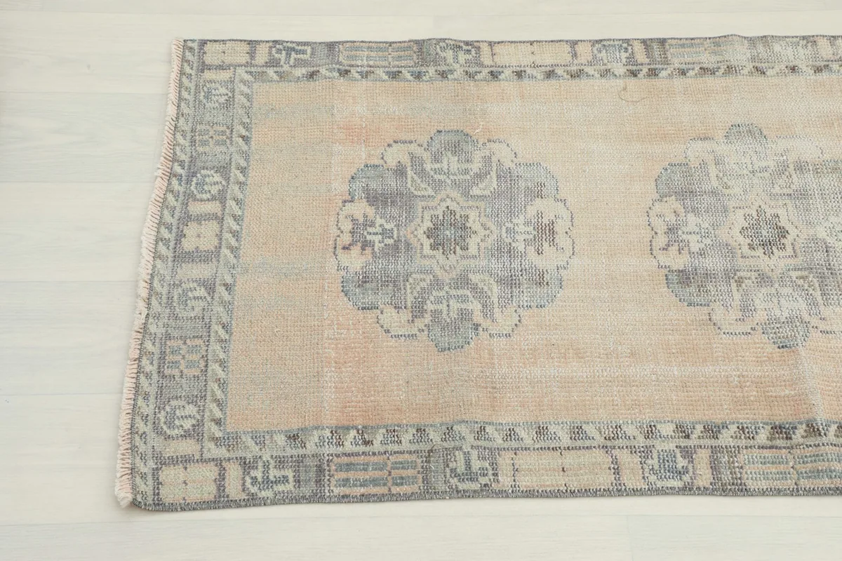 Close-up of the other end of the runner, showing the fringe and border design.