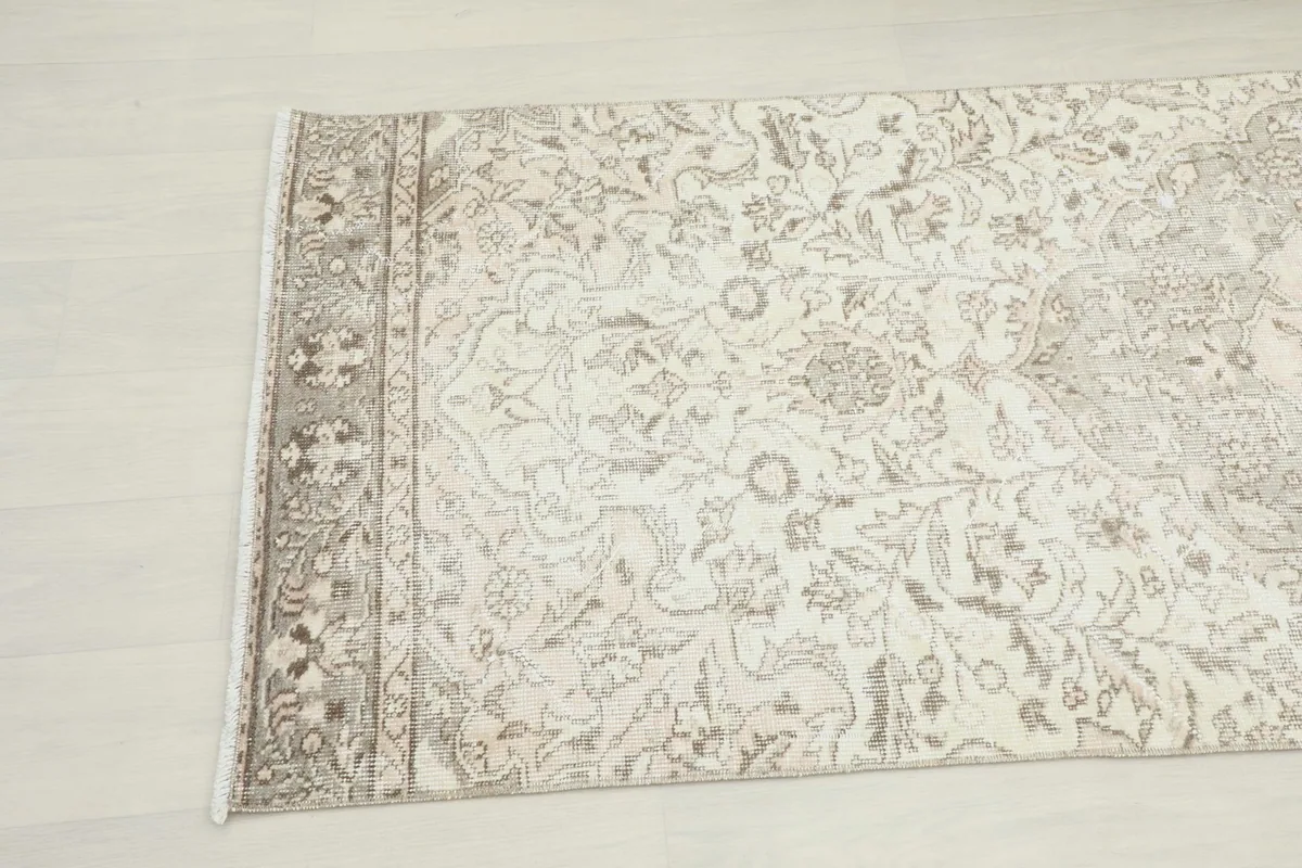 Detail view of the rug's other end, including the subtle fringe and border design.