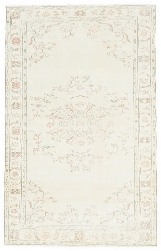 Full top view of the 5'8" x 9'1" vintage Anatolian rug with an ivory field and rose floral patterns.