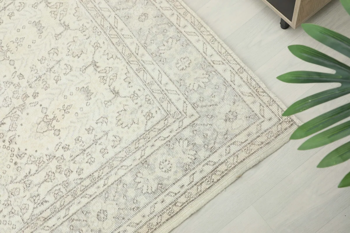 Corner view of the rug, showcasing the multi-layered border with geometric and floral designs