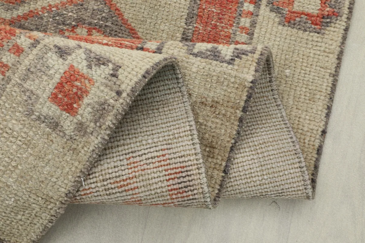 Close-up of the low wool pile and the hand-knotted texture of the rug