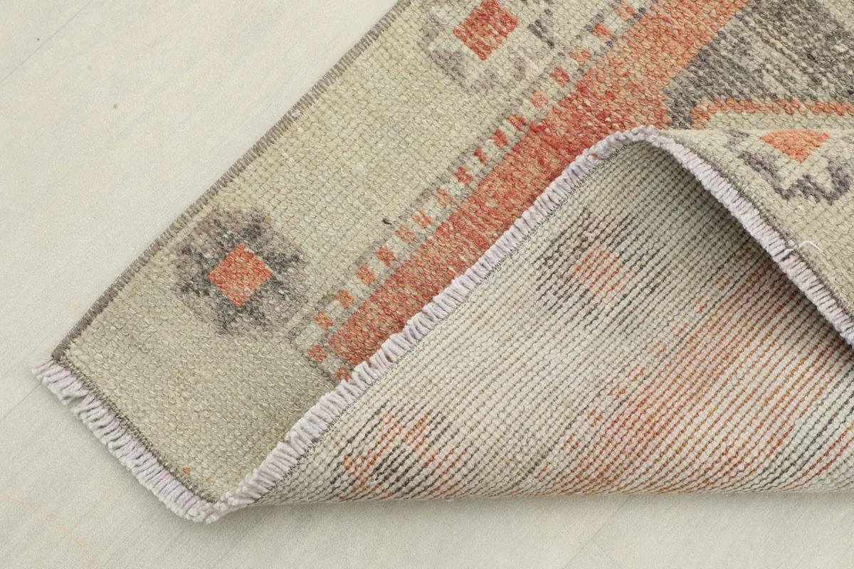 Underside of the runner, revealing the cotton foundation and hand-knotted construction