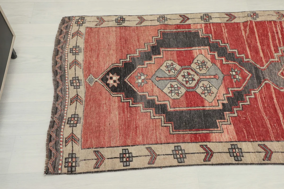 Angled view highlighting the tribal geometric design and color variations in the vintage runner