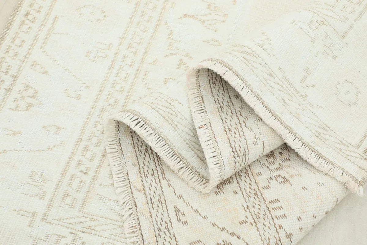 Close-up of the rug's low pile and the texture of the hand-knotted wool.