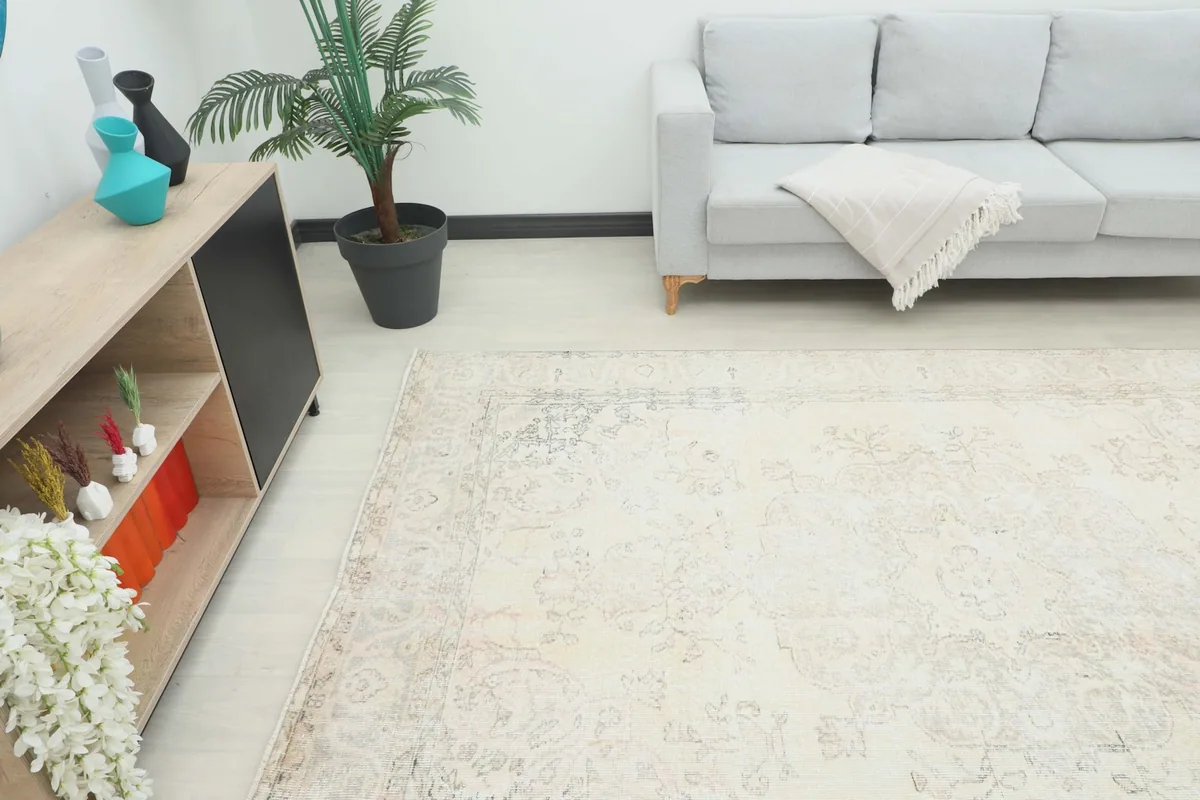 Overview of the beige vintage rug in a living space, showing its size in relation to furniture.